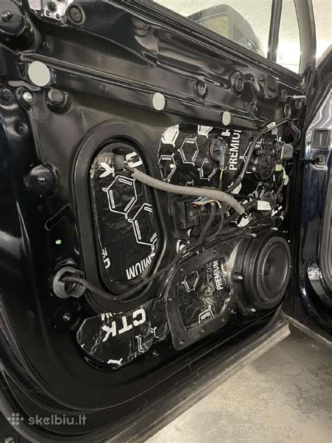Teminė nuotrauka: automobilinės magnetolos montavimas