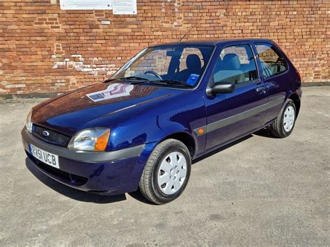 Ford Fiesta 2000 interjeras su sportiniu vairu