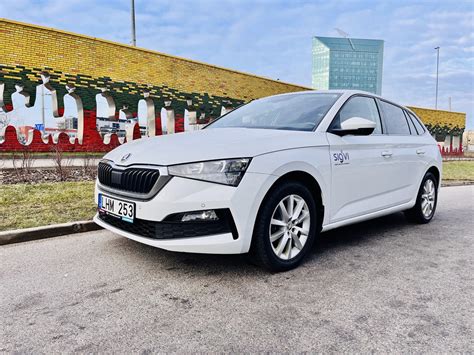 Škoda Scala automobilio eksterjero ir interjero nuotraukos, akcentuojant erdvumą
