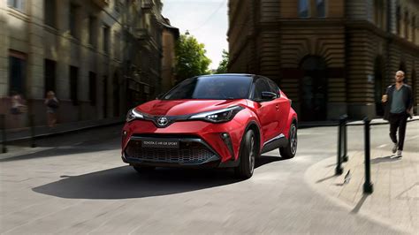 automobilio nuotrauka, vaizduojanti hibridinį automobilį