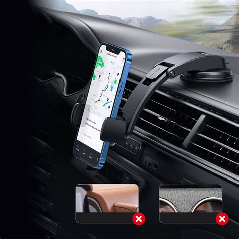 Automobilis su lapeliu ant priekinio stiklo su paliktu telefono numeriu