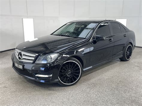 Mercedes-Benz C200 CDI W204 automobilio silueto nuotrauka