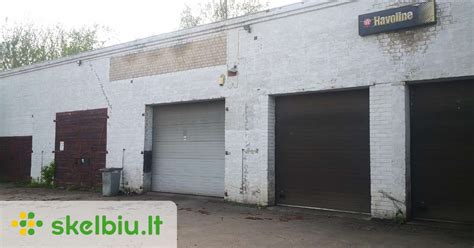 Nuotrauka: autoserviso Autura patalpos arba meistrai dirbantys su stabdžių sistema