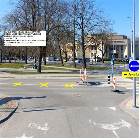 Schema žiedinės sankryžos su apšvietimu ir kelio ženklais