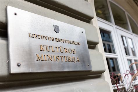 Infografika: Lietuvos ir Latvijos rinktinių istorinis palyginimas, įskaitant tarptautinius pasiekimus, žaidėjų statistikas ir rungtynių eigą