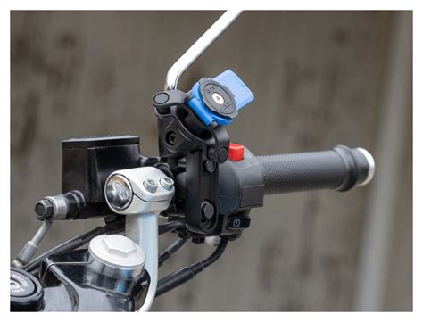 Įvairių Quad Lock motociklų montavimo variantų iliustracija
