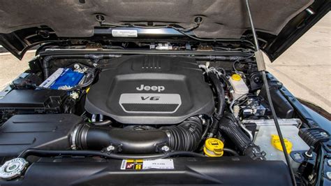 Infografika: Jeep Cherokee variklių specifikacijos (Tigershark, Pentastar V6, galimi 2.0L, 1.75L turbo, 2.0 JDTM)