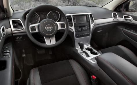 Tematinė Jeep Cherokee interjero nuotrauka