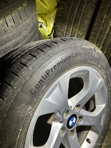 BMW 330 automobilis su R17 lengvojo lydinio ratlankiais