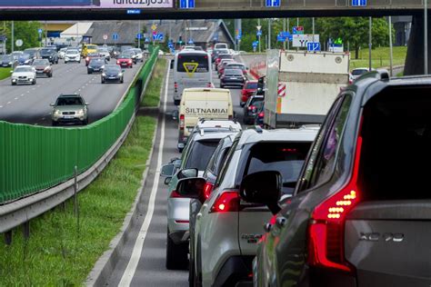 Automobilių spūstys miesto gatvėse