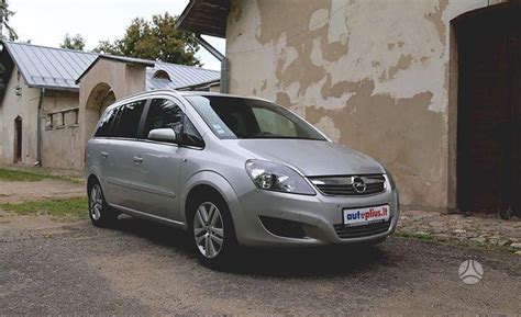 Tematinė nuotrauka: Opel Zafira, šeimos automobilis