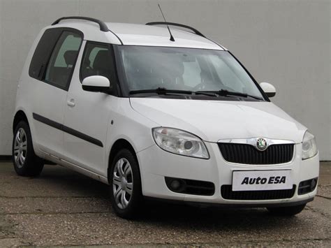 Škoda Roomster automobilio profilis kelyje, rodantis jo unikalų dizainą