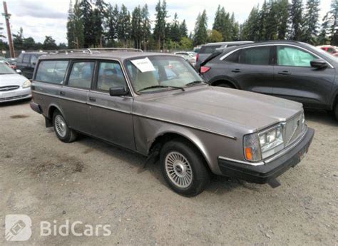 Klasikinis Volvo 245 universalas