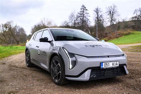 „Kia Rio“ modelių evoliucijos palyginimas: nuo ankstyvųjų kartų iki modernaus dizaino