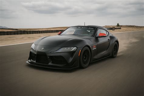 Toyota Supra prototipas bandymų trasoje