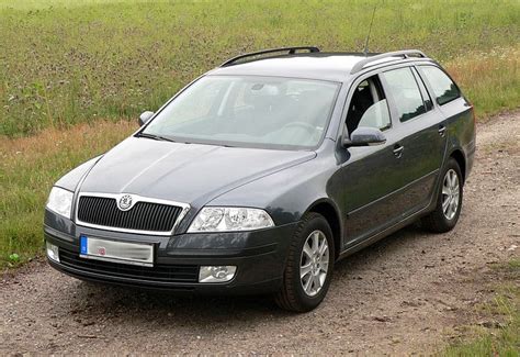 Skoda Octavia 2 keleivio salono saugiklių dėžutės schema