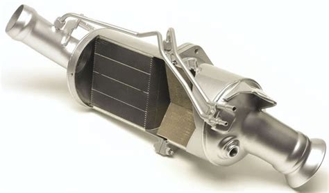 DPF filtro pjūvis su suodžių sankaupomis