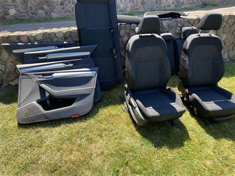 Schema su rekomenduojamomis vairuotojo laikysenos ir sėdynės bei vairo reguliavimo pozicijomis