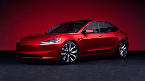 Modernus „Tesla“ automobilis kelyje, pabrėžiantis technologinį pranašumą ir estetiką