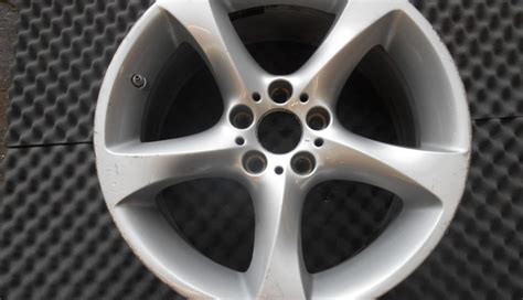 BMW Style 230 ratlankių dizainas su būdingais „Star Spoke“ stipinais