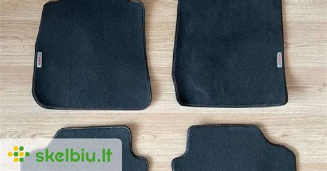 Poliuretaninio bagažinės kilimėlio tekstūros ir prigludimo iliustracija