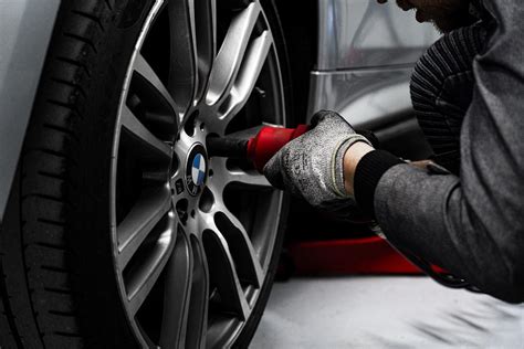 Nuotrauka: automobilio ratų arka ir posparnio montavimas
