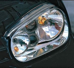 Reflektoriniai žibintai su halogeninėmis lempomis tolimosioms ir artimosioms šviesoms