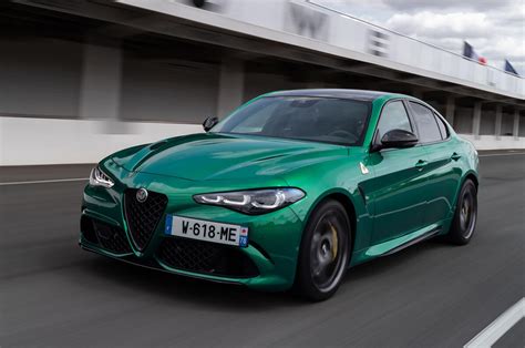 Alfa Romeo Giulia variklio skyriaus nuotrauka