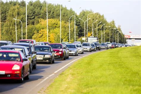 Nuotrauka su įvairiais Vokietijoje pagamintais automobiliais, populiariais Lietuvoje