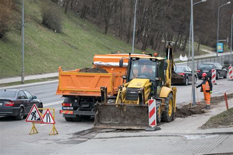 Vilniaus Antakalnio gatvės eismo sankryžos su avarijos ženklais nuotrauka