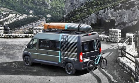 Peugeot Boxer 4x4 Dangel visureigis važiuoja sunkiai pravažiuojama vietove