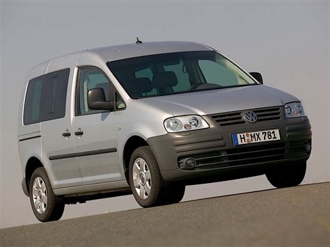 Nuotrauka, vaizduojanti Volkswagen Caddy 2005 modelio saloną ir prietaisų skydelį