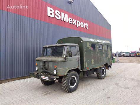 GAZ-66 sunkvežimio nuotrauka be uždangos, demonstruojanti važiuoklę