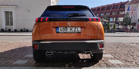 Thematinė nuotrauka su Peugeot 2008 ir skirtingais ratlankių tipais