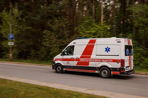 Tematinė nuotrauka: avarijos vieta ir greitoji pagalba