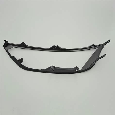 Vidinis automobilio žibinto vaizdas, iliustruojantis drėgmės poveikį.