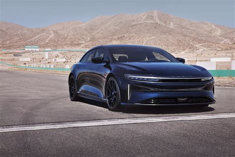 Šarvuoto elektromobilio Lucid Air Sapphire vizualizacija