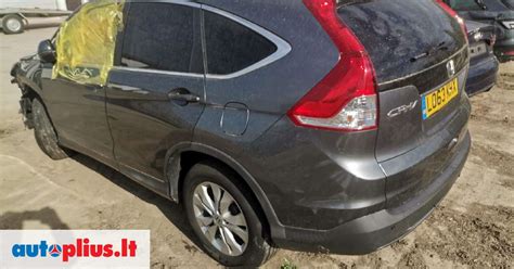 Atnaujinto dizaino priekinė ir galinė dalis Honda CR-V