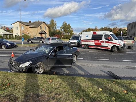 Policijos ir gelbėjimo tarnybų darbas avarijos vietoje