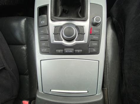 Audi A6 C6 interjero vaizdas su MMI sistema