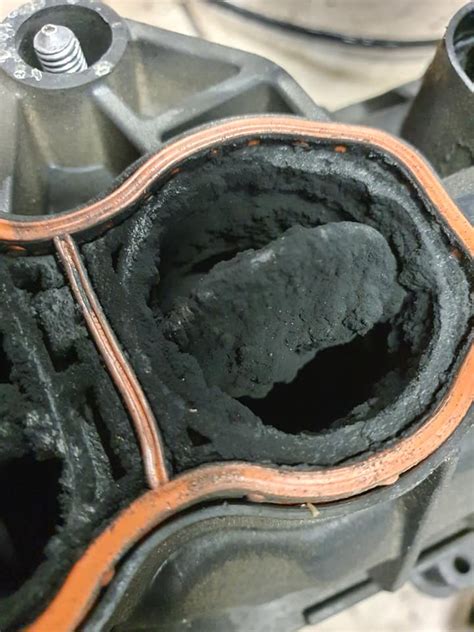 Anglies sankaupos įsiurbimo kolektoriuje ir ant sklendžių
