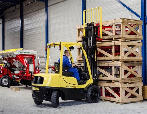 Hyster A serijos krautuvas darbe, su šiuolaikiniu dizainu