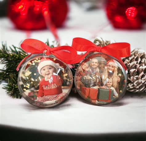 Nuotrauka su įmonės logotipu ir adreso informacija