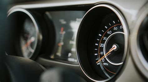 schema: prietaisų skydelio laikrodžio nustatymo mygtukų išdėstymas „Opel Zafira“ automobilyje