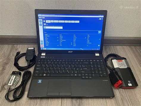Moderni autoserviso įranga, kompiuteris su diagnostikos programa
