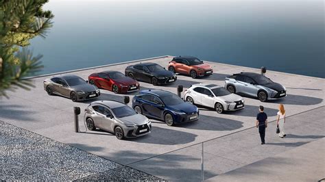 Toyota elektrifikuotų automobilių asortimento iliustracija