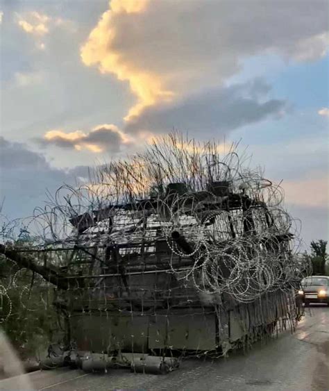 Vokiečių pusiau vikšrinis transporteris su pėstininkais Rytų fronte