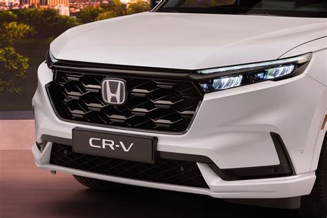 Naujos kartos Honda CR-V priekio vaizdas (e:PHEV versija)