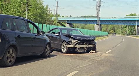 Automobilis apsemtoje gatvėje per potvynį