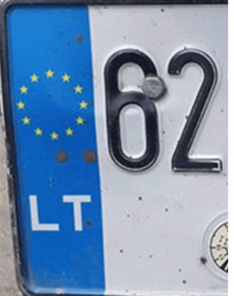 nuotrauka: pavyzdžiai teisingo ir neteisingo valstybinio numerio ženklo tvirtinimo